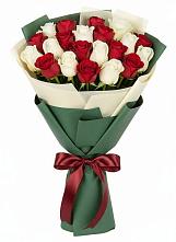 Букет Микс из красных и белых роз в Николаевке Воронежской области