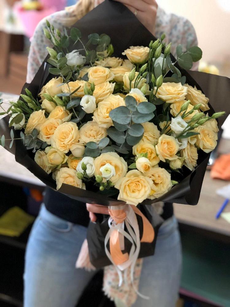 Букет цветов из: Розы и Лизиантусы в Николаевке Воронежской области