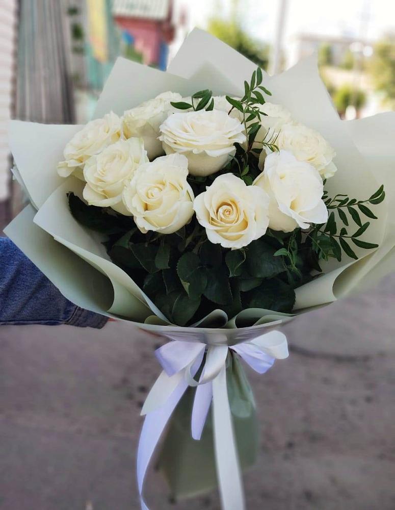 Букет Белые розы Проуд в Николаевке Воронежской области