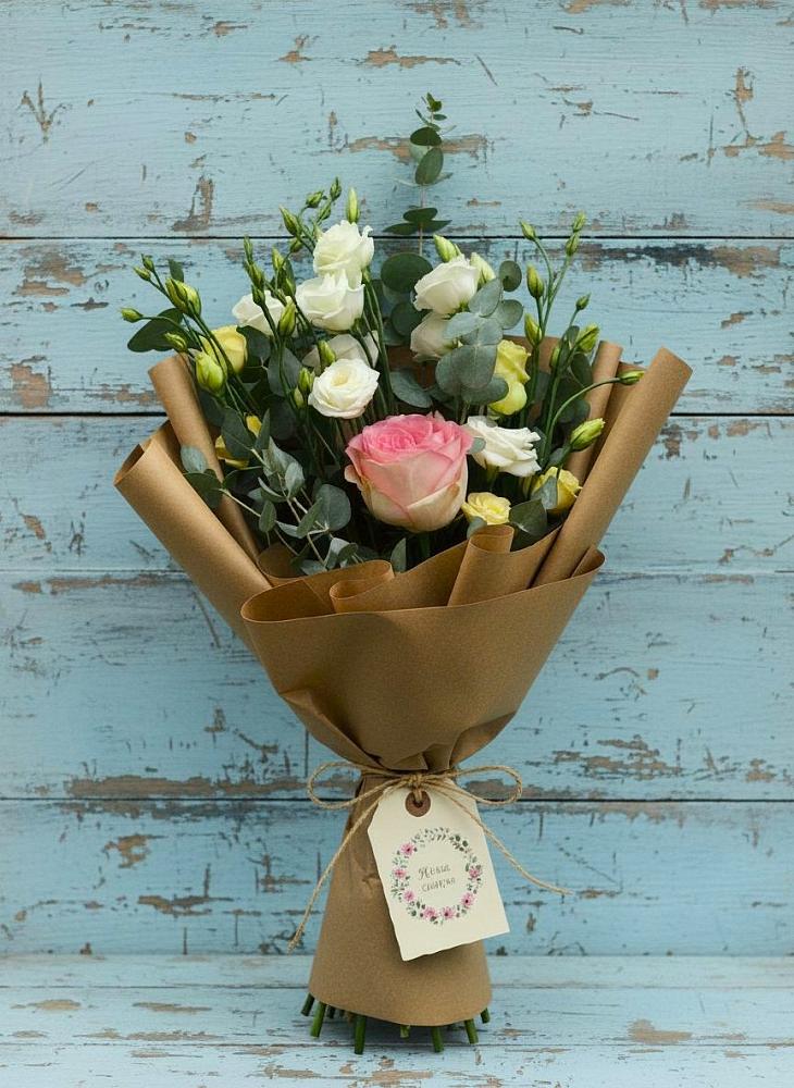 Букет цветов из: Розы и Лизиантусы в Николаевке Воронежской области