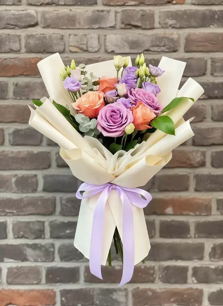 Букет цветов из: Лизиантусы и Розы в Николаевке Воронежской области