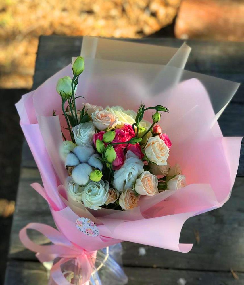 Букет цветов из: Розы и Лизиантусы в Николаевке Воронежской области