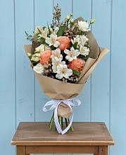 Букет цветов из:  Альстромерии, Лизиантусы, Розы и Хризантемы в Николаевке Воронежской области