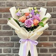 Букет цветов из:  Лизиантусы и Розы в Николаевке Воронежской области