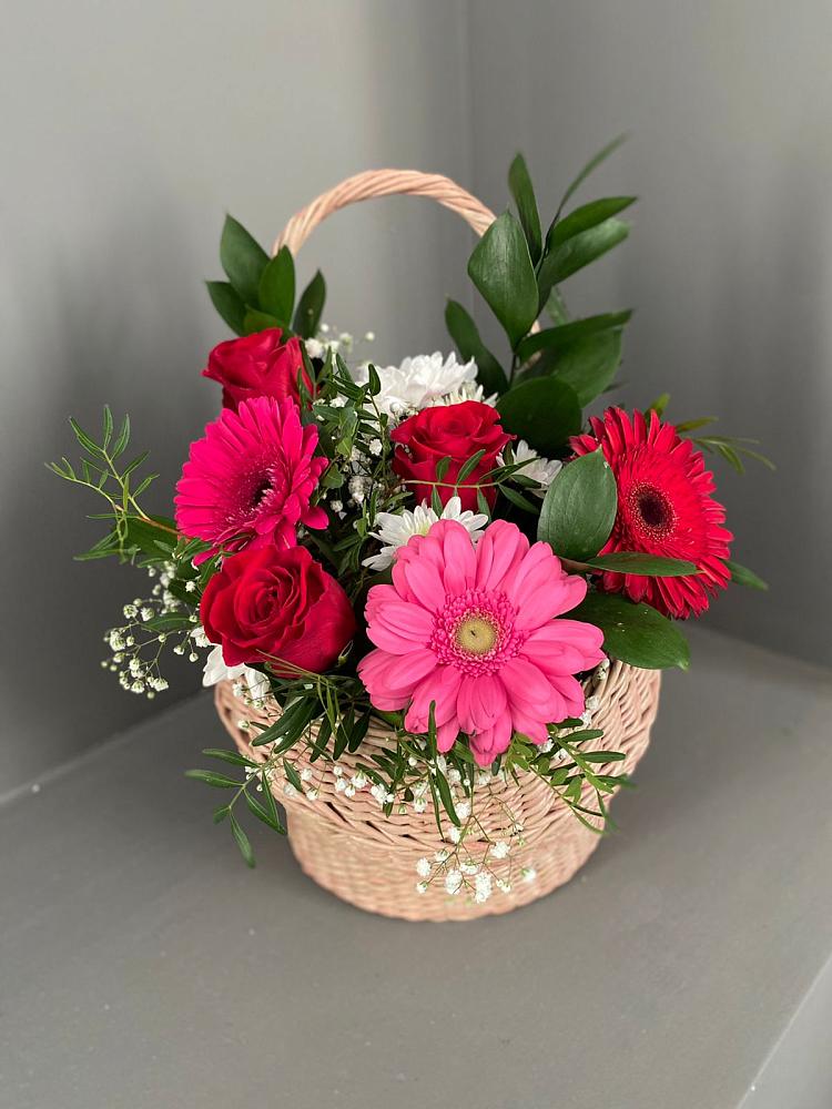 Цветочная композиция из Розы, Хризантемы и Герберы в корзине в Николаевке Воронежской области