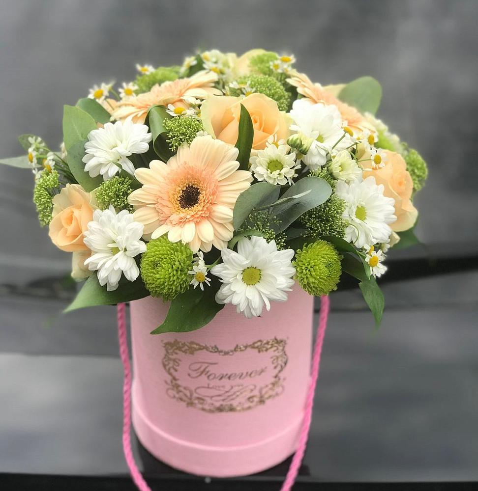 Цветочная композиция из Розы, Герберы и Хризантемы в шляпной коробке в Николаевке Воронежской области