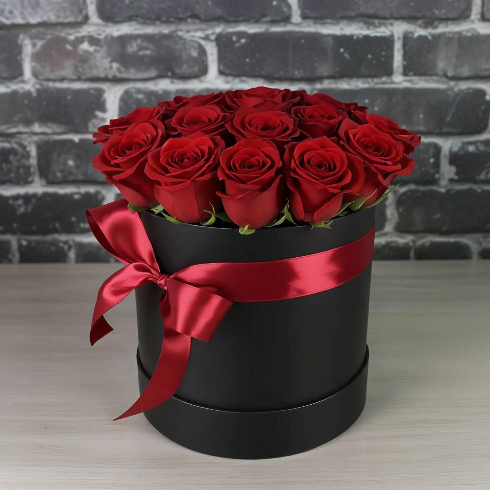 Цветочная композиция из Розы в шляпной коробке в Николаевке Воронежской области