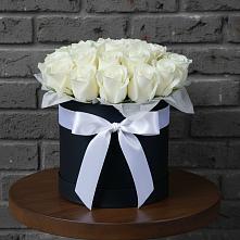 Цветочная композиция из Розы в шляпной коробке #REPLACE_PRED# Николаевке Воронежской области